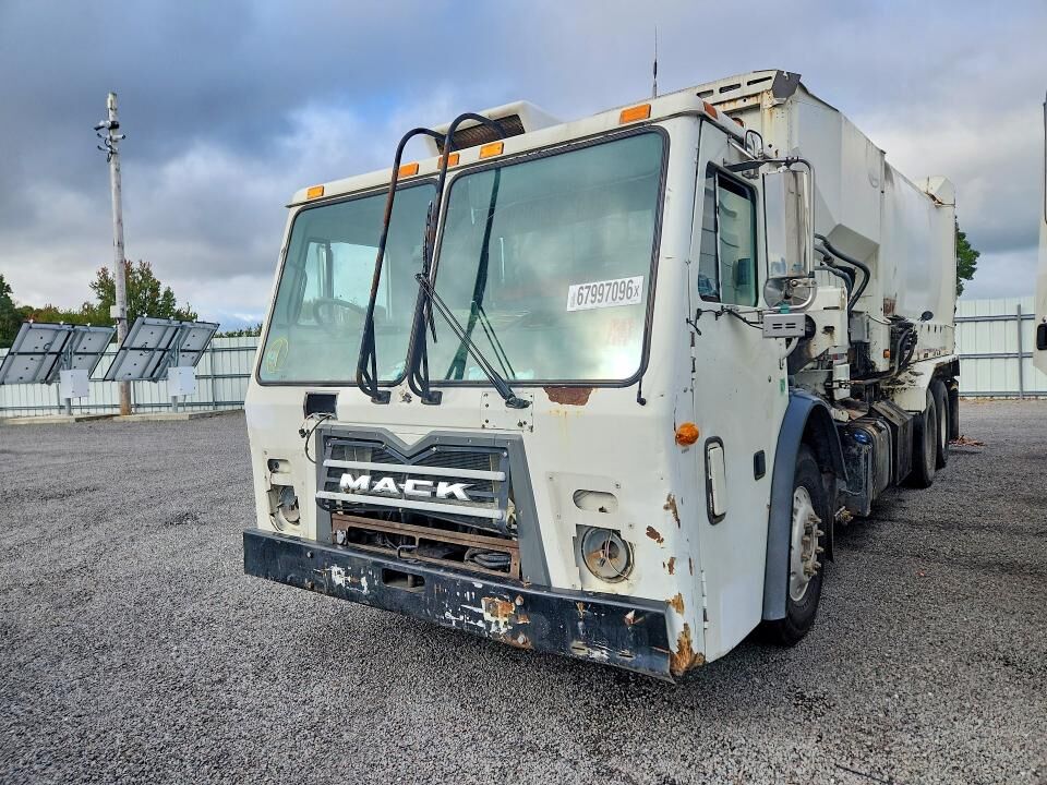 2016 MACK LEU