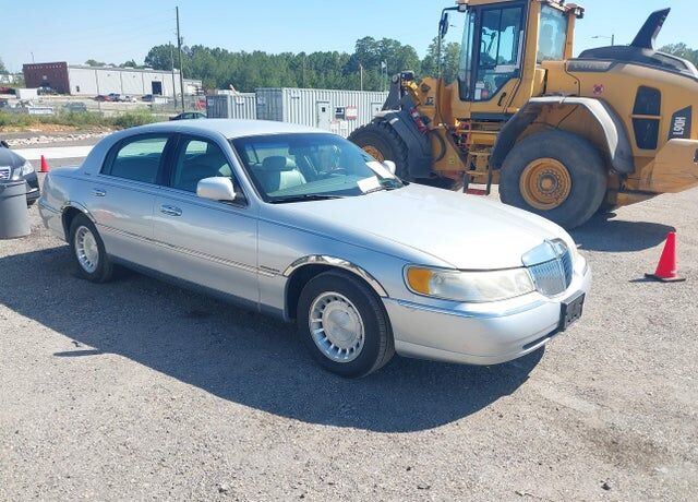 2001 LINCOLN Town Car