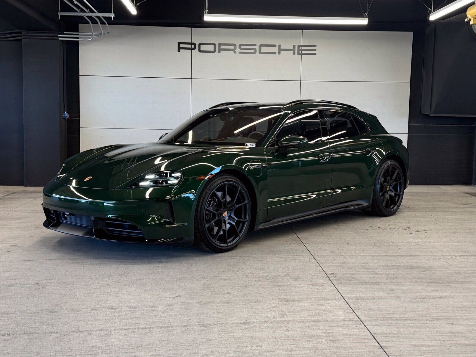 2025 PORSCHE Taycan
