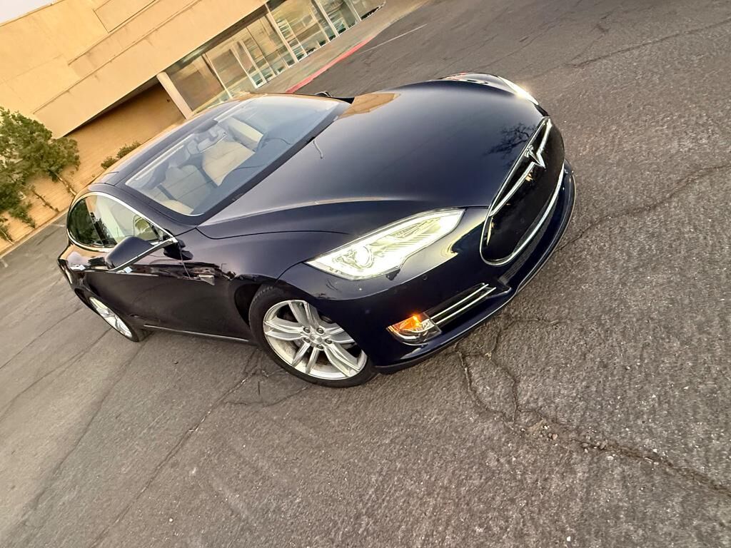 2014 TESLA Model S
