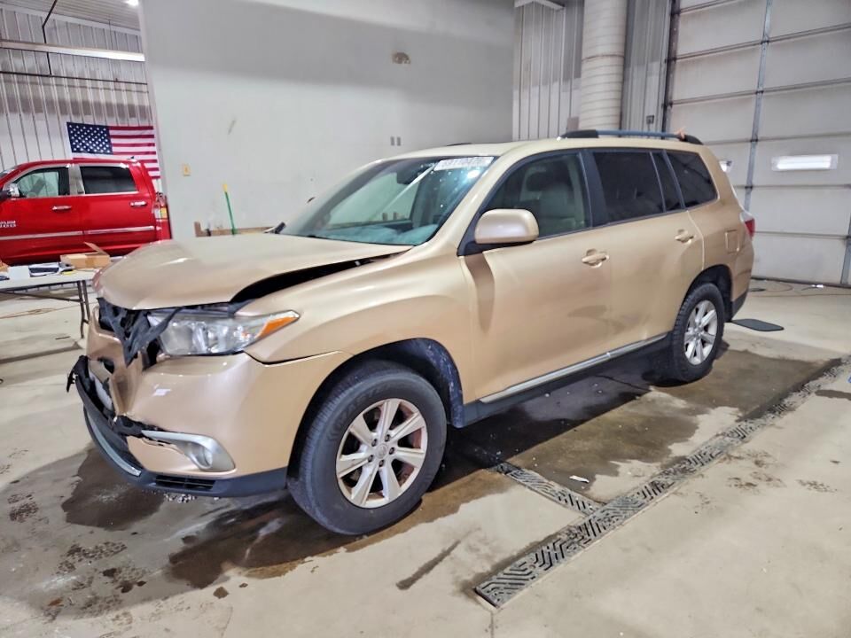 2013 TOYOTA Highlander