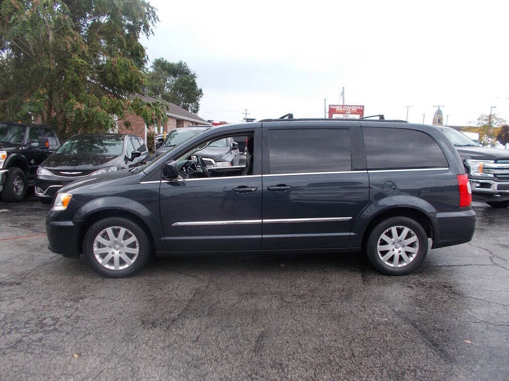 2014 CHRYSLER Town and Country