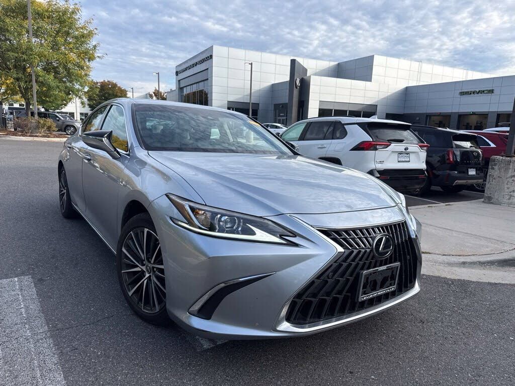 2024 LEXUS ES
