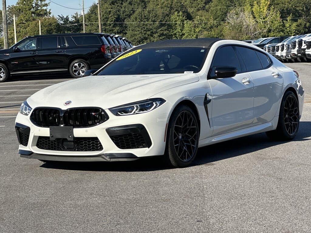 2023 BMW M8