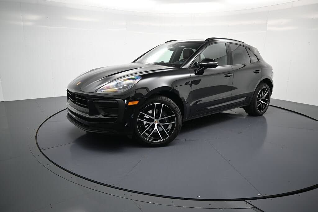 2025 PORSCHE Macan