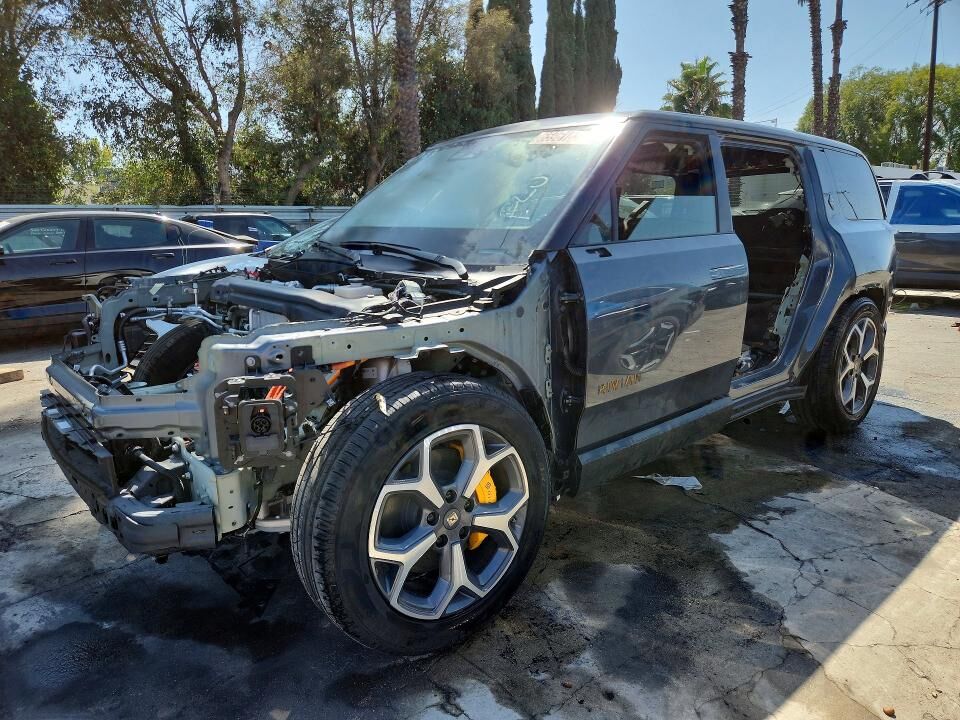 2025 RIVIAN R1S
