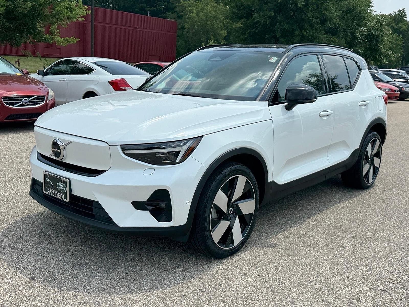 2023 VOLVO XC40