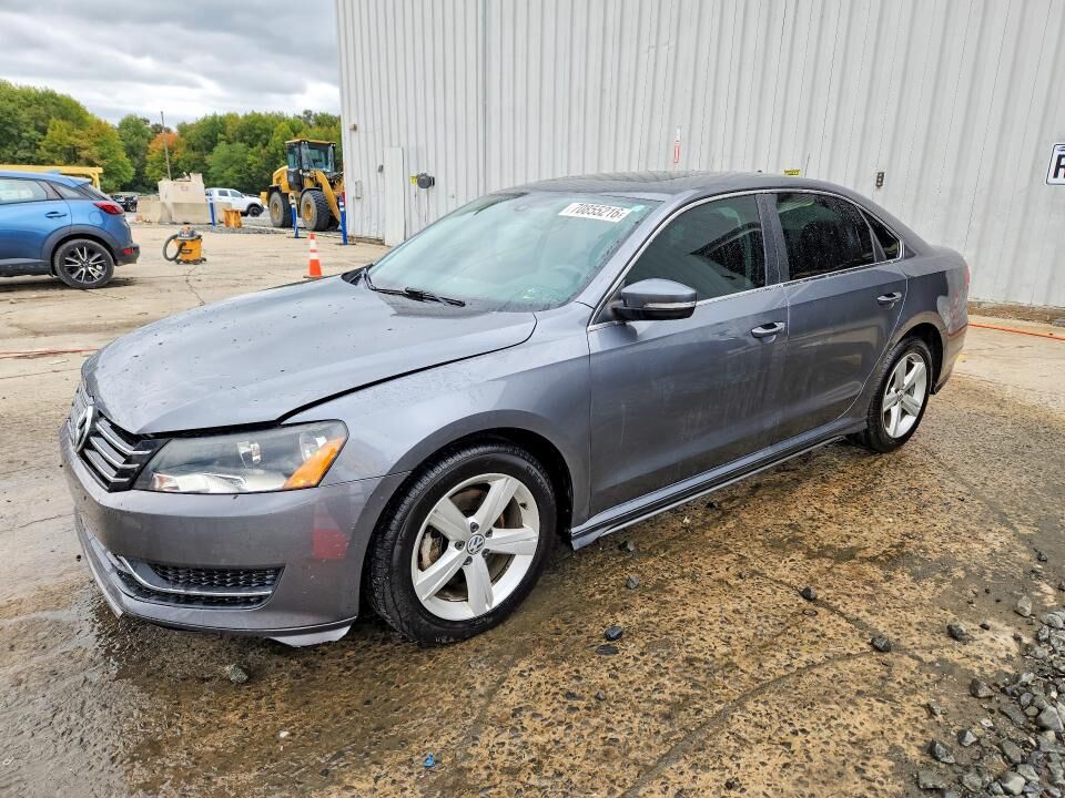 2013 VOLKSWAGEN Passat