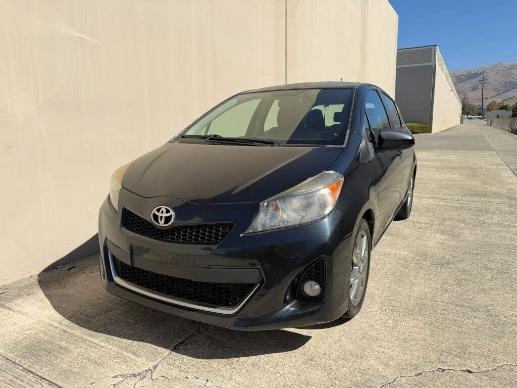 2012 TOYOTA Yaris