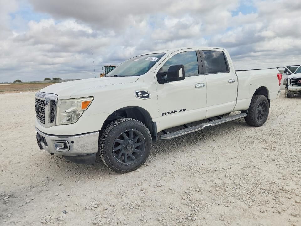 2017 NISSAN Titan