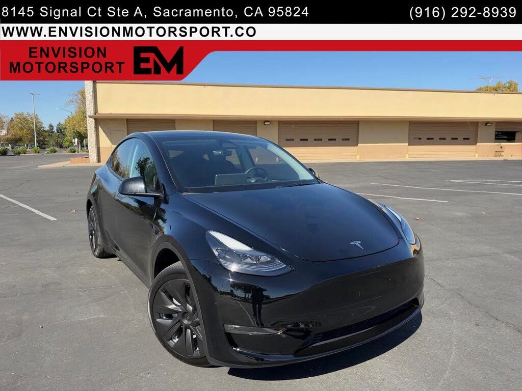 2024 TESLA Model Y
