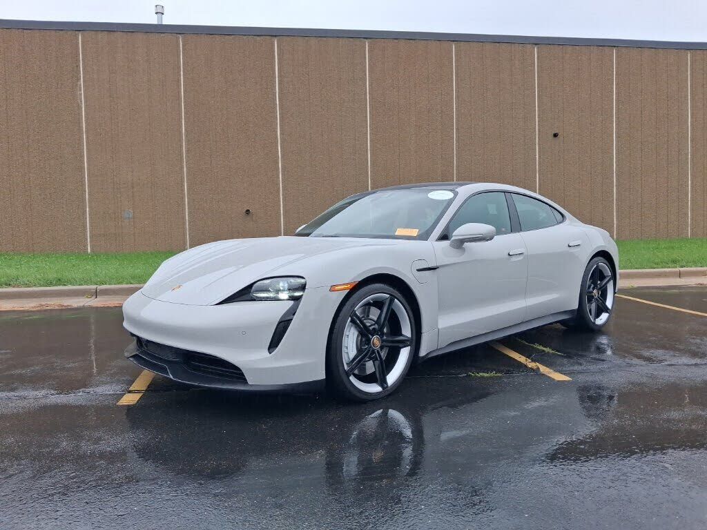 2024 PORSCHE Taycan