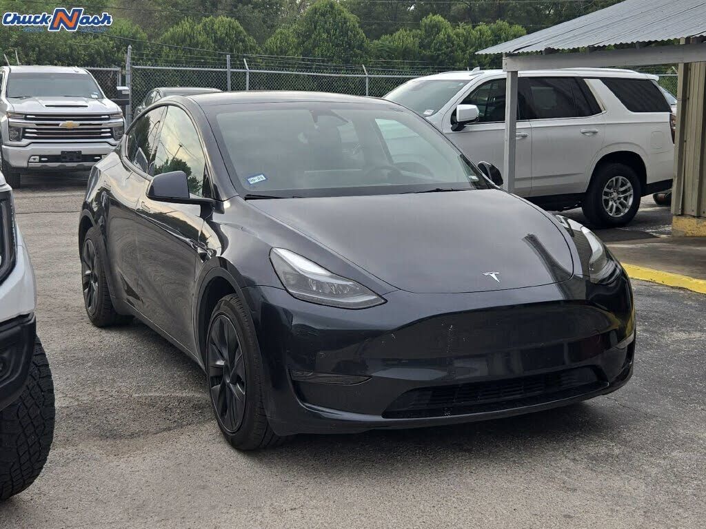 2024 TESLA Model Y