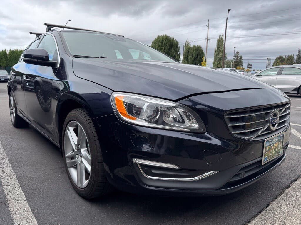 2017 VOLVO V60