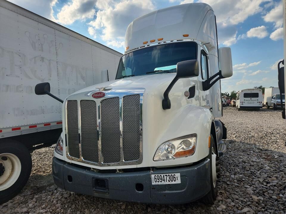 2017 PETERBILT 579
