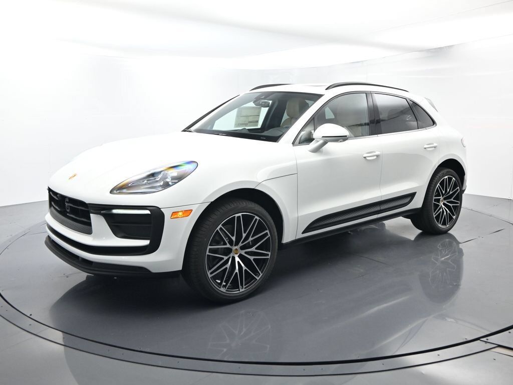 2026 PORSCHE Macan