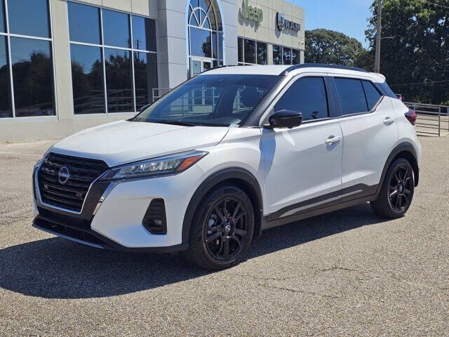2023 NISSAN Kicks