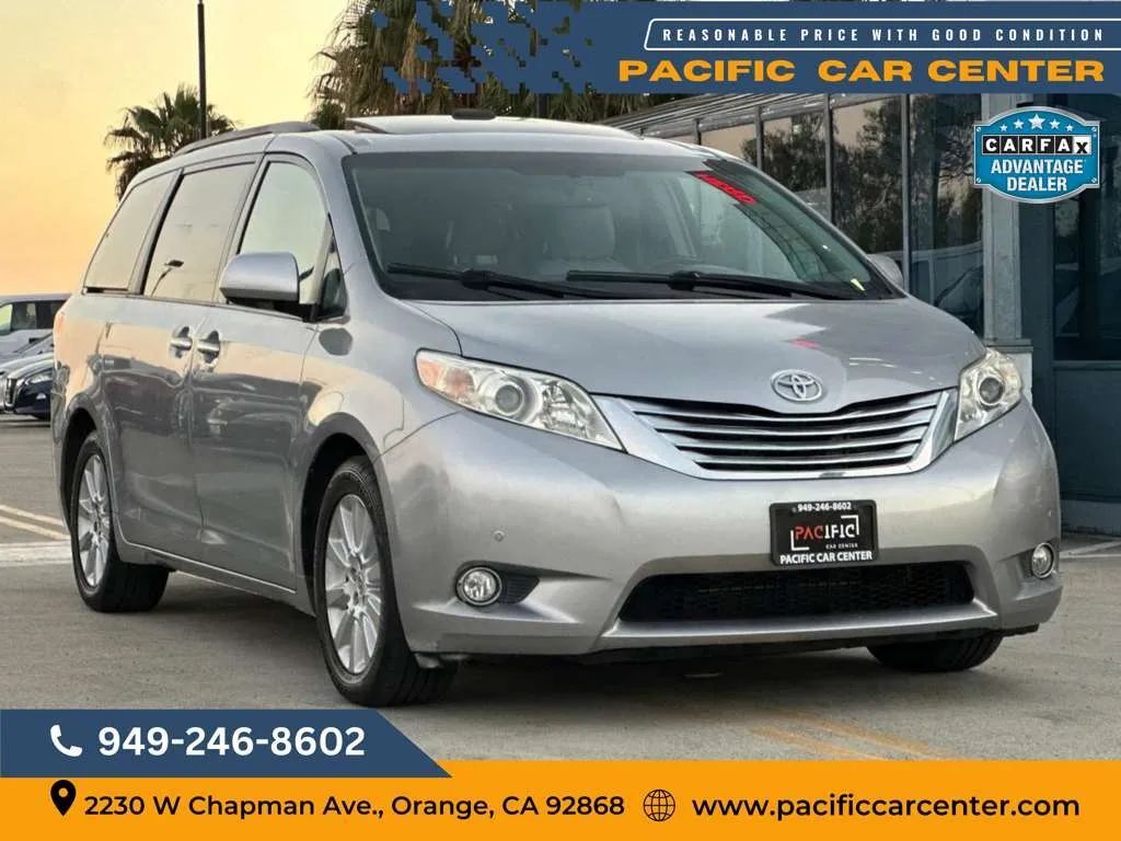 2012 TOYOTA Sienna