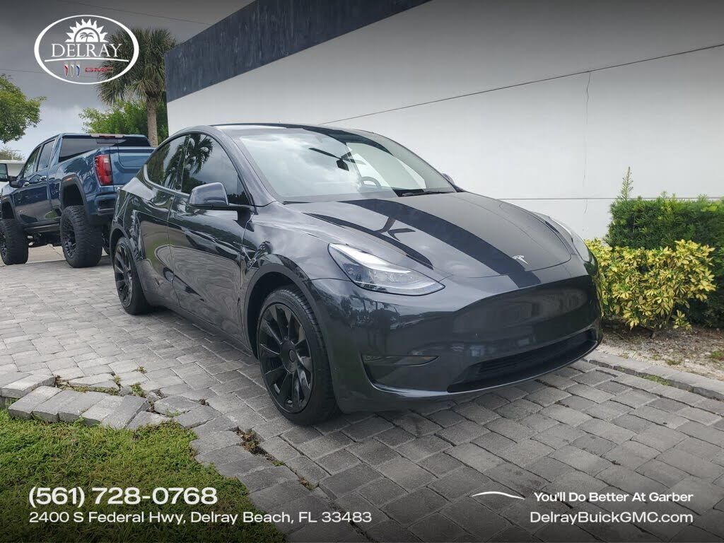 2024 TESLA Model Y