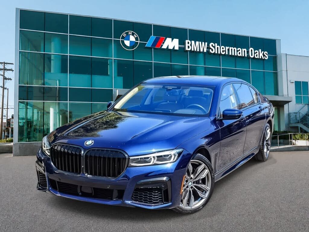 2022 BMW M7