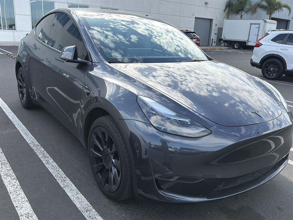 2024 TESLA Model Y