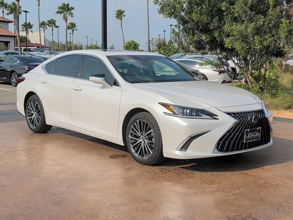 2025 LEXUS ES