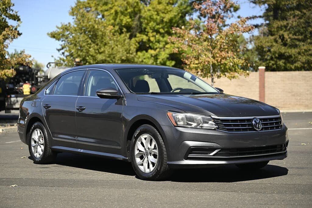 2017 VOLKSWAGEN Passat