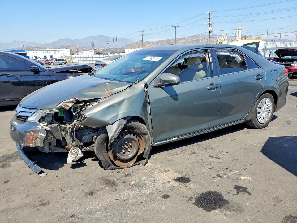 2014 TOYOTA Camry