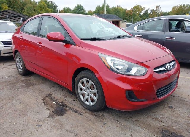 2012 HYUNDAI Accent