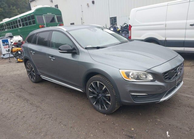 2017 VOLVO V60CC