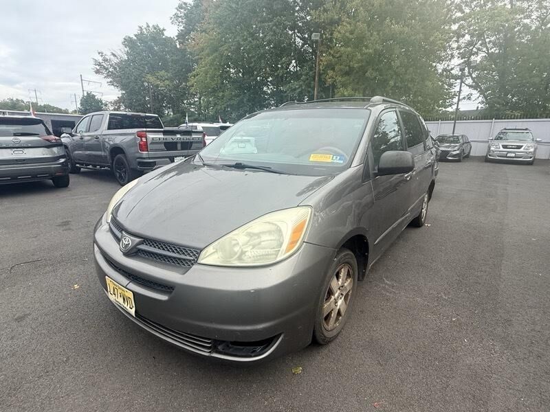 2004 TOYOTA Sienna