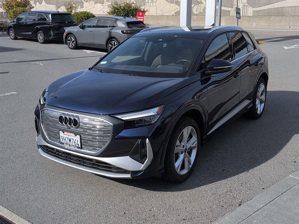 2023 AUDI Q4
