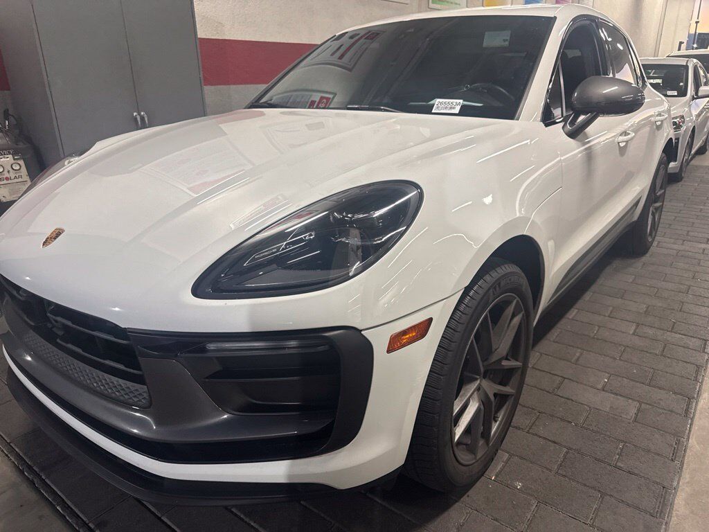 2023 PORSCHE Macan