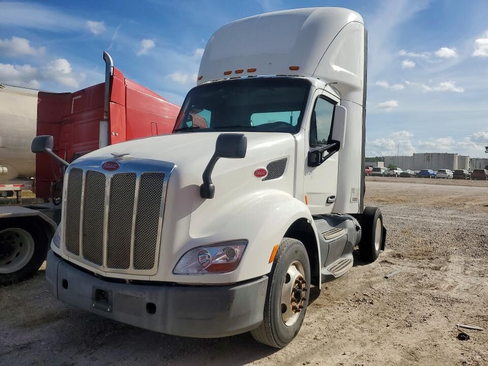 2017 PETERBILT 579