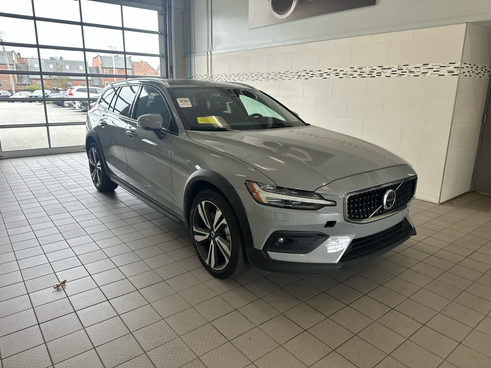 2025 VOLVO V60CC