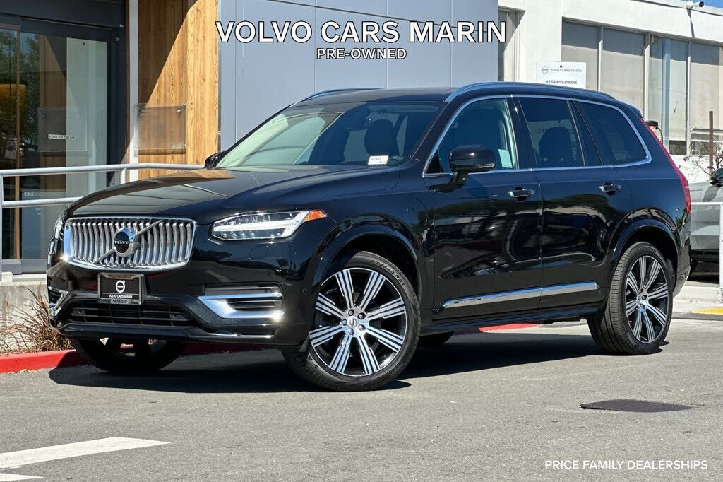 2022 VOLVO XC90