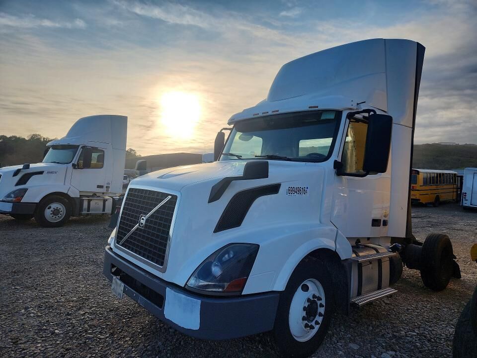 2017 VOLVO TRUCK VNL
