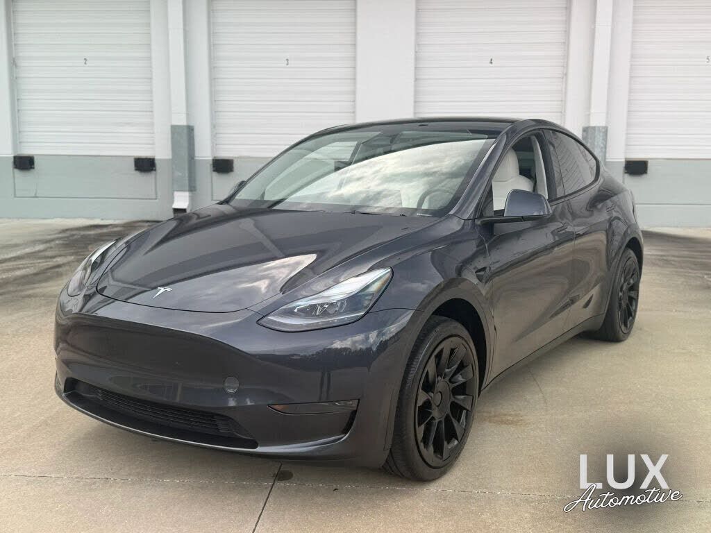 2024 TESLA Model Y