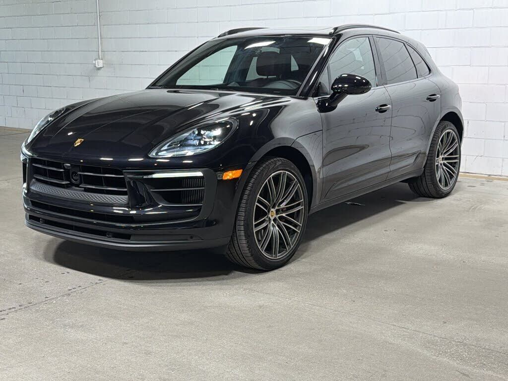 2026 PORSCHE Macan