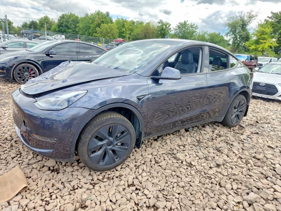 2025 TESLA Model Y