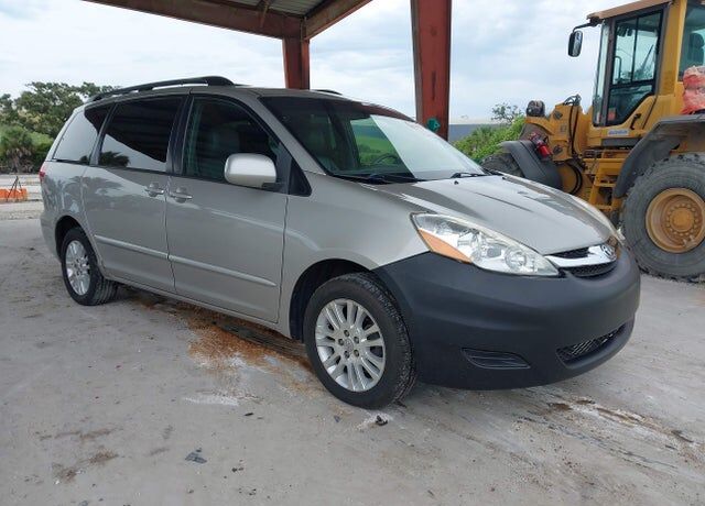2009 TOYOTA Sienna
