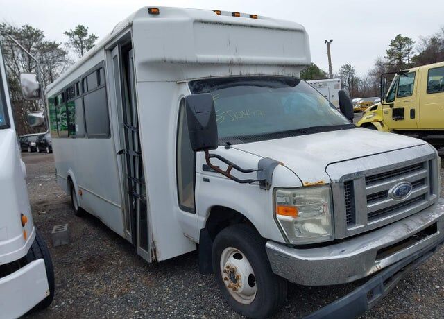 2010 FORD E-450