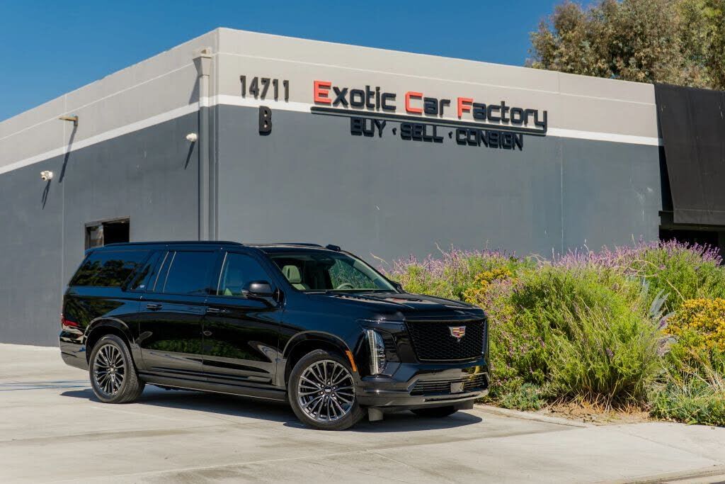 2025 CADILLAC Escalade ESV
