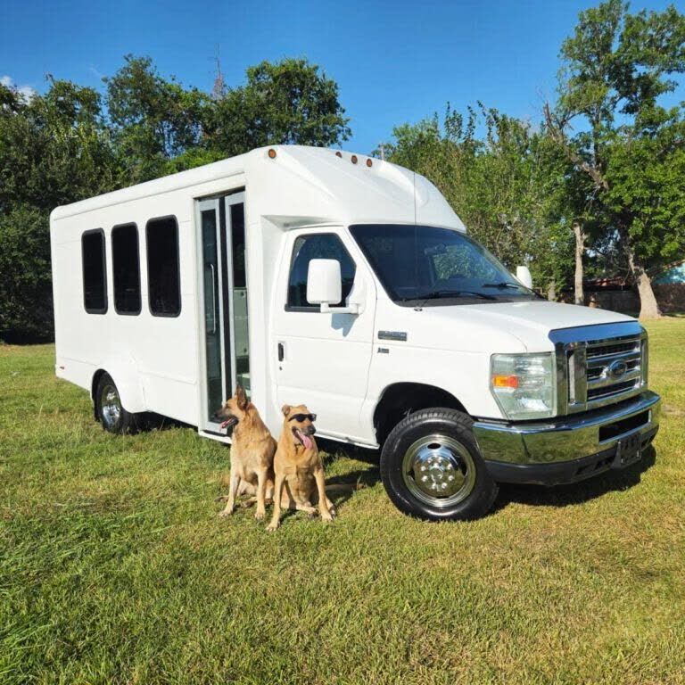 2011 FORD E-350