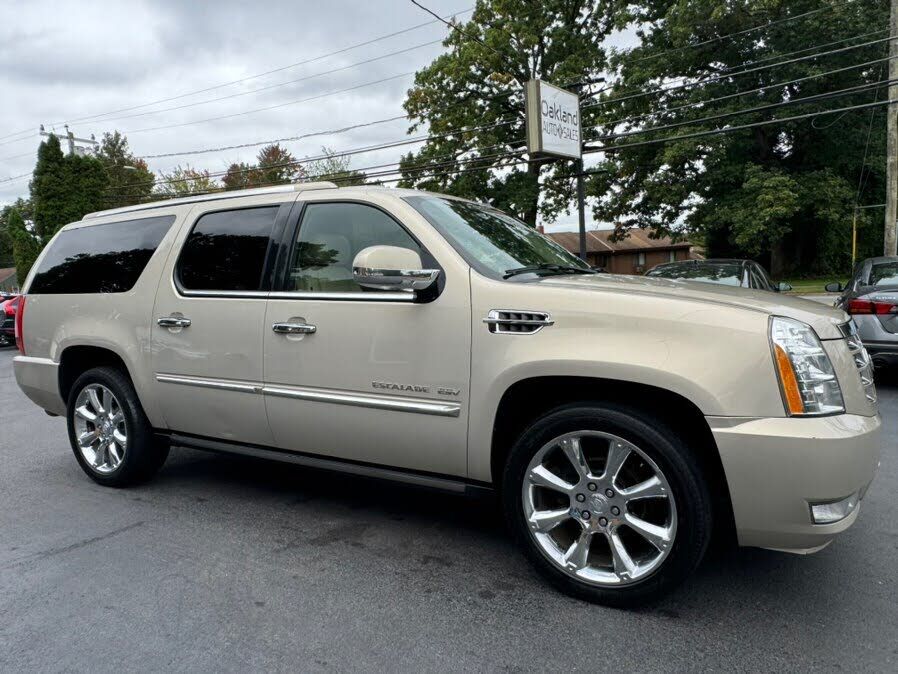 2011 CADILLAC Escalade