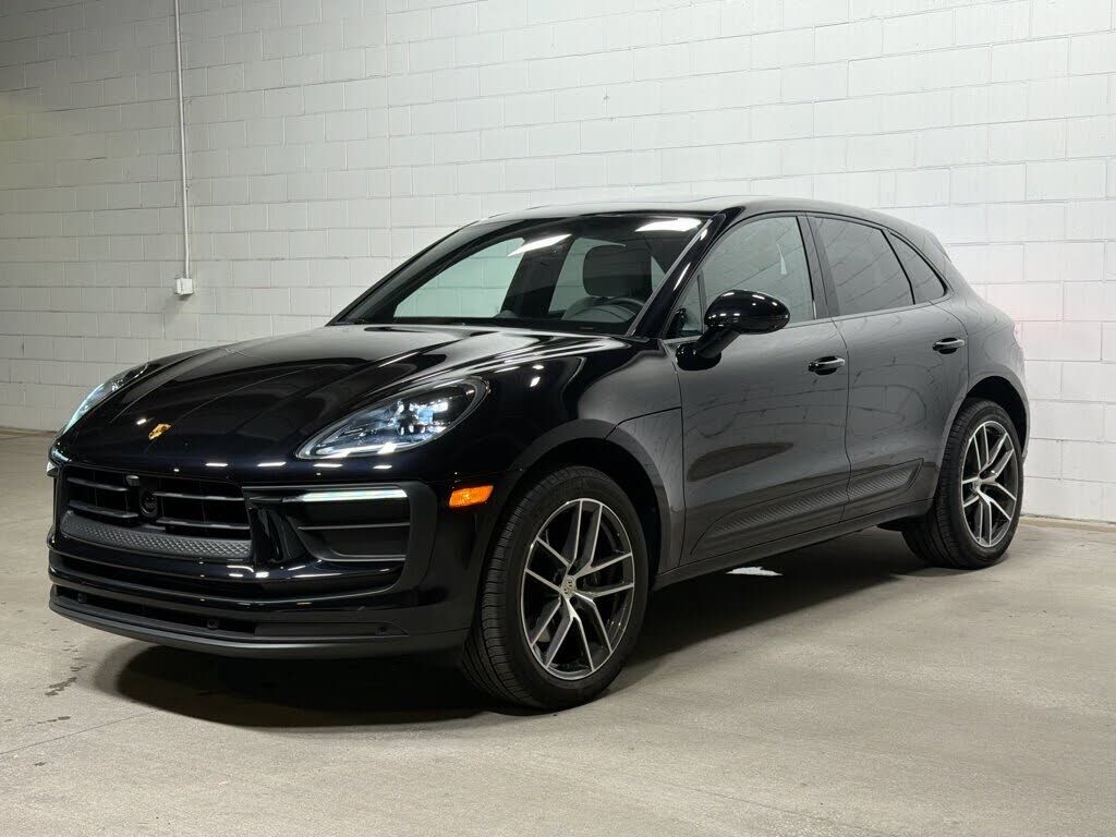 2026 PORSCHE Macan