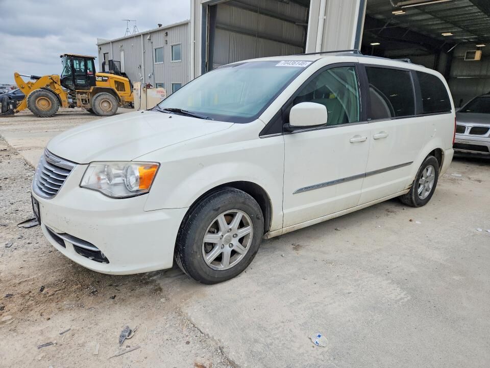 2013 CHRYSLER Town and Country