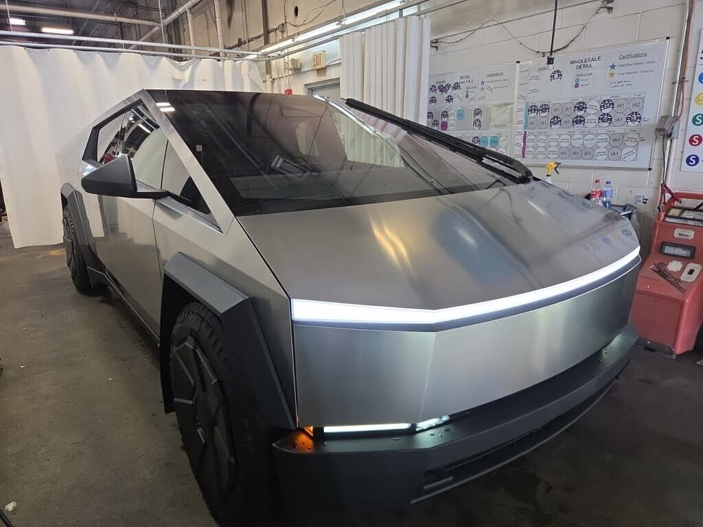 2024 TESLA Cybertruck