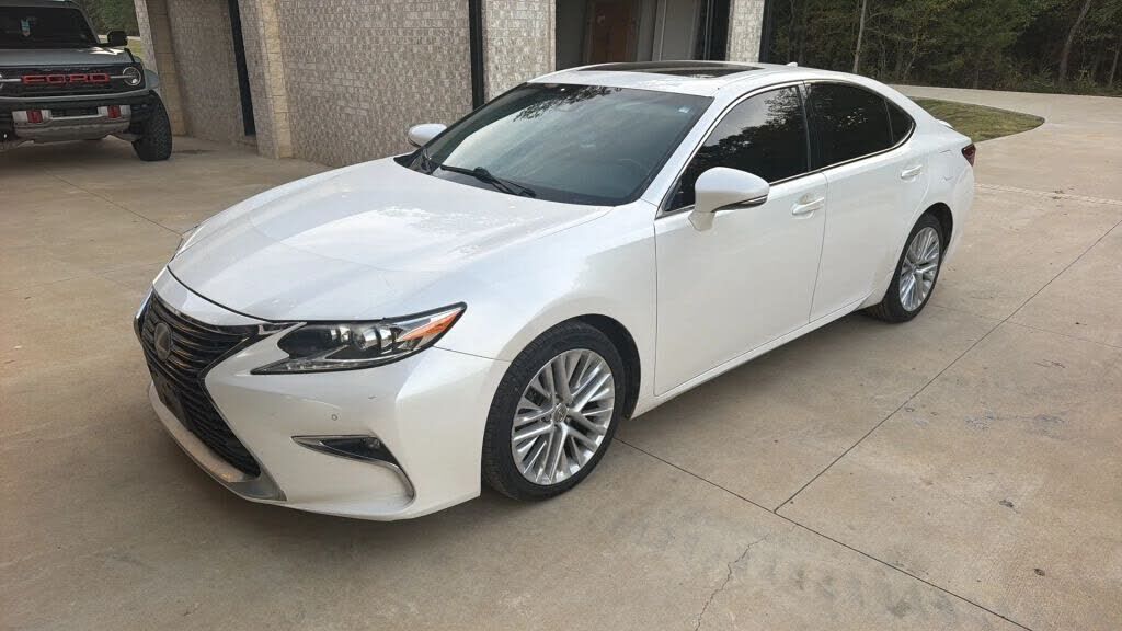 2016 LEXUS ES