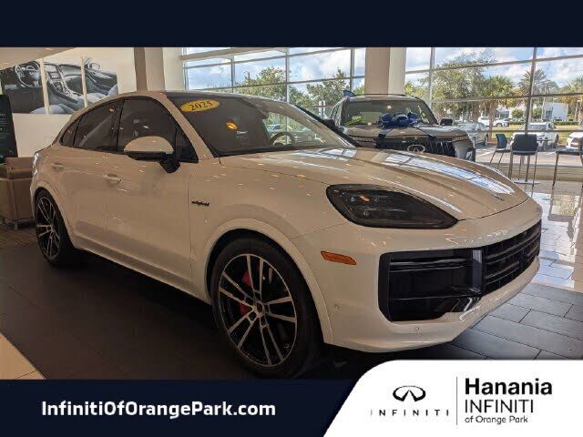 2025 PORSCHE Cayenne